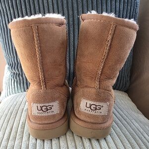 UGG Classic II Boots in Chestnut